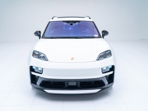 Certified 2026 Porsche Macan GTS Electric image 6