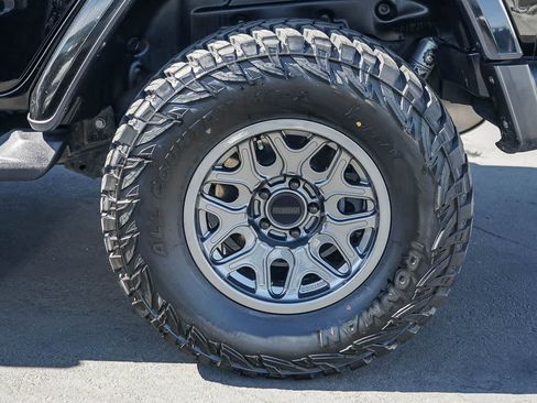 Used 2022 Jeep Wrangler Unlimited Sahara w/ Cold Weather Group image 10