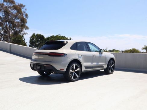 Certified 2026 Porsche Macan AWD/4WD image 8