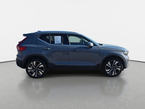 Used 2023 Volvo XC40 B5 Ultimate w/ Protection Package Premier image 4