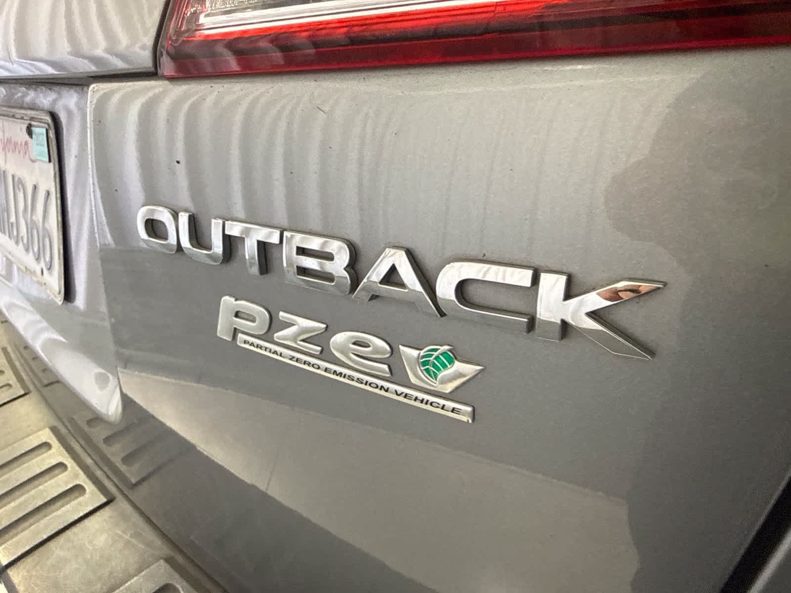 Used 2011 Subaru Outback 2.5i Limited w/ PWR Moonroof Pkg AWD/4WD image 13