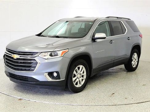 Used 2021 Chevrolet Traverse LT image 3