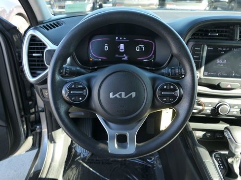 Used 2023 Kia Soul LX image 16