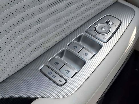 Certified 2024 Hyundai Palisade Calligraphy FWD image 18