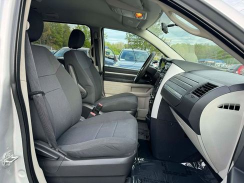 Used 2010 Dodge Grand Caravan SE w/ Climate Group image 14