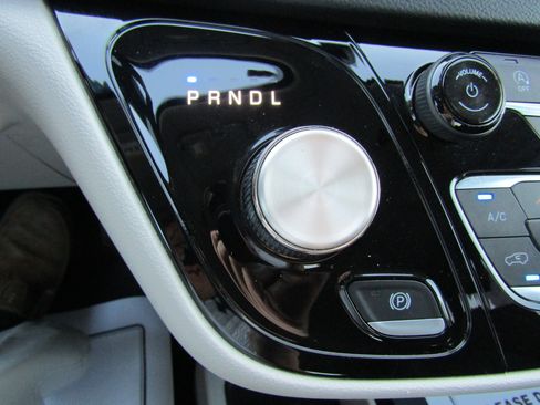 Used 2023 Chrysler Voyager LX FWD image 32