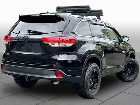 Used 2018 Toyota Highlander XLE AWD/4WD image 12