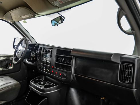 Used 2014 Chevrolet Express 2500 RWD image 19