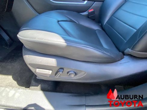 Used 2023 Toyota Highlander XLE AWD/4WD image 39