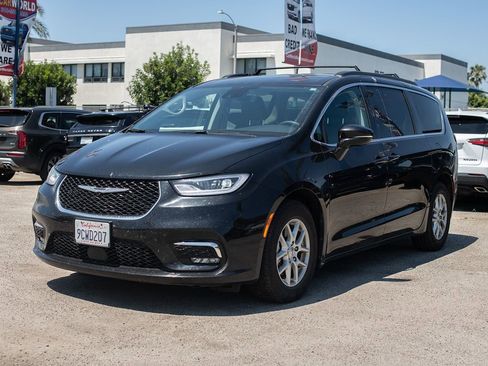 Used 2022 Chrysler Pacifica Touring-L image 3