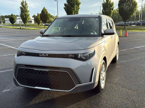 Used 2023 Kia Soul LX w/ Option Group 015 FWD image 12