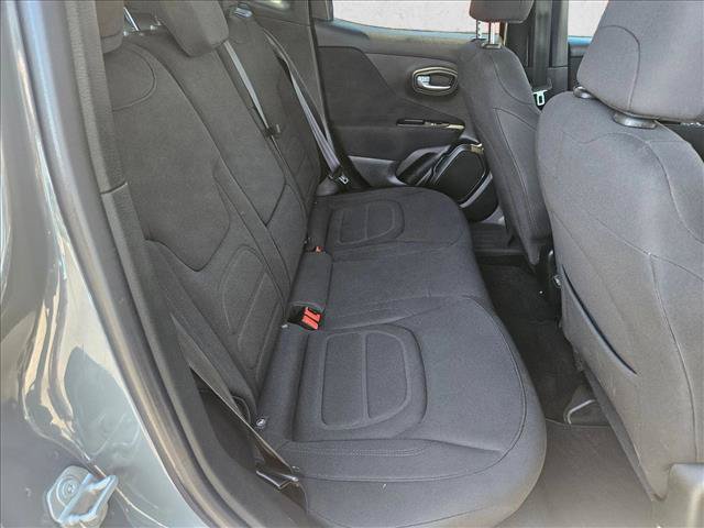 Used 2020 Jeep Renegade Latitude w/ Popular Equipment Group FWD image 18
