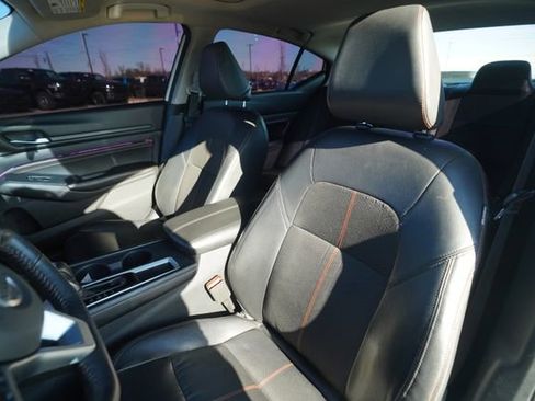 Used 2019 Nissan Altima 2.5 SR w/ SR Premium Package image 35