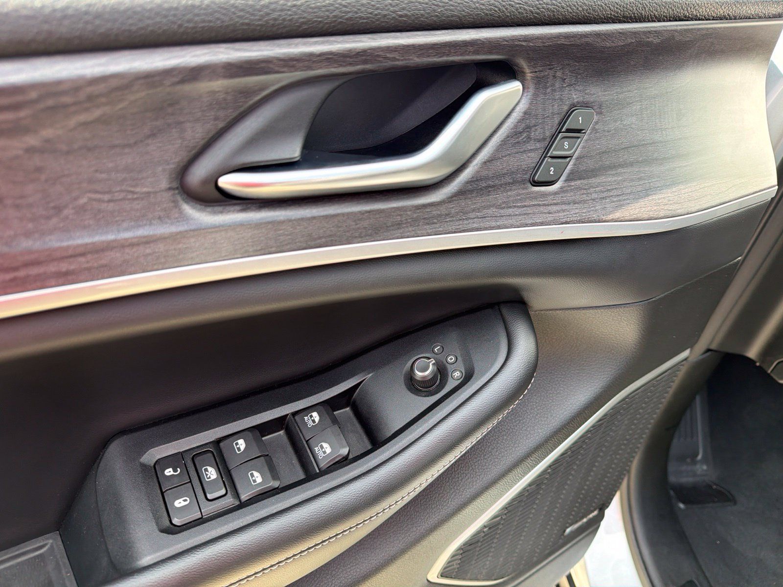 Used 2022 Jeep Grand Cherokee Limited RWD image 14