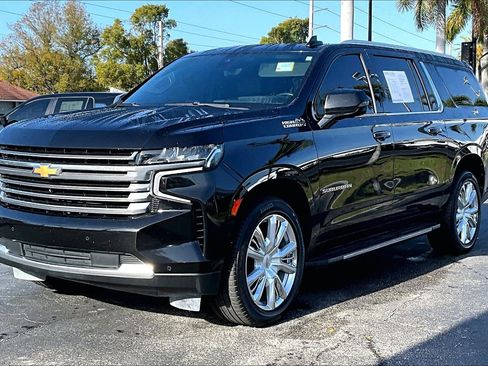 Used 2021 Chevrolet Suburban High Country RWD image 2