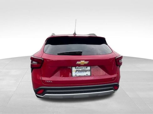 Used 2026 Chevrolet Trax LT FWD image 5