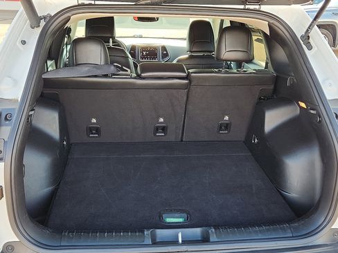 Used 2023 Jeep Cherokee Altitude Lux image 7