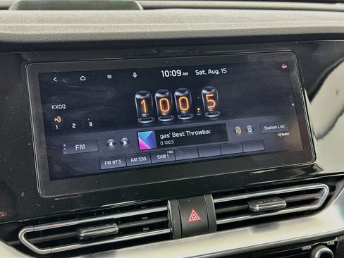 Used 2022 Kia Niro EX FWD image 21