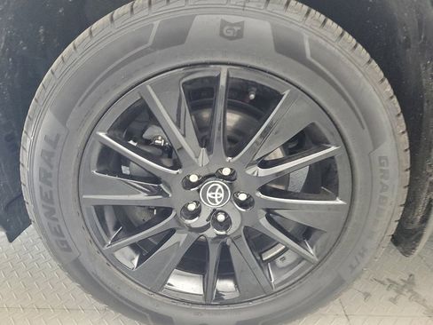 Used 2019 Toyota Highlander SE image 31