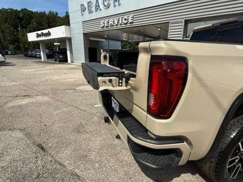 Used 2022 GMC Sierra 1500 AT4 w/ AT4 Preferred Package AWD/4WD image 6