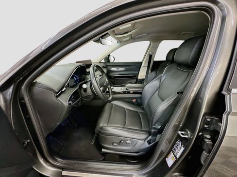 Used 2025 Genesis GV70 2.5T AWD/4WD image 13