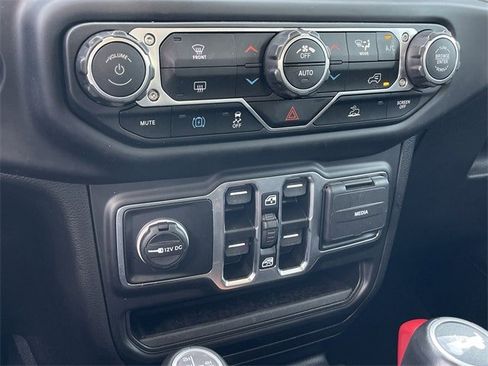 Used 2022 Jeep Wrangler Unlimited Sahara image 19