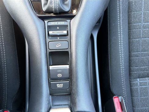 Used 2025 Honda HR-V LX image 9