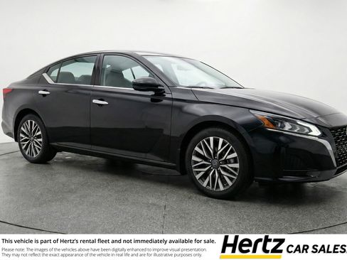 Used 2025 Nissan Altima 2.5 SV FWD image 1
