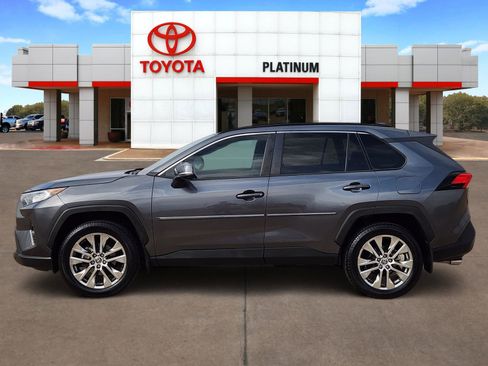Used 2021 Toyota RAV4 XLE Premium image 3