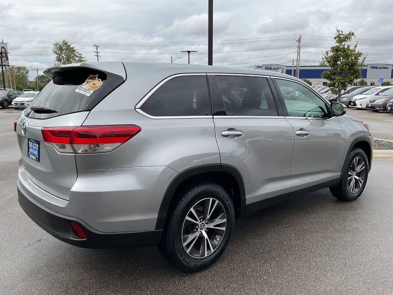 Used 2019 Toyota Highlander LE FWD image 7