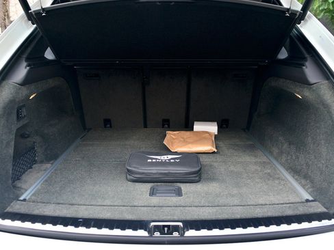 Used 2023 Bentley Bentayga image 19