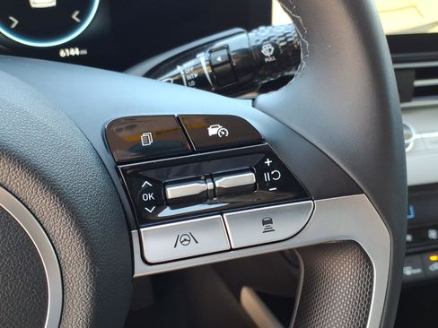 Certified 2025 Hyundai Elantra Limited FWD image 26