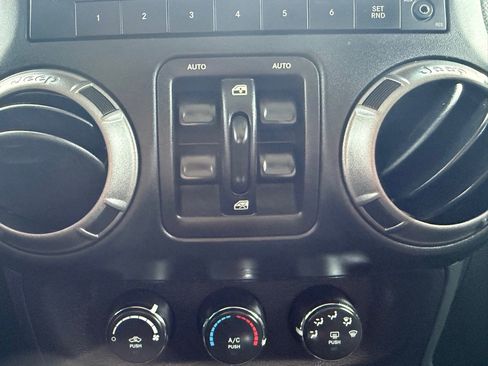 Used 2018 Jeep Wrangler Unlimited Sport S image 28