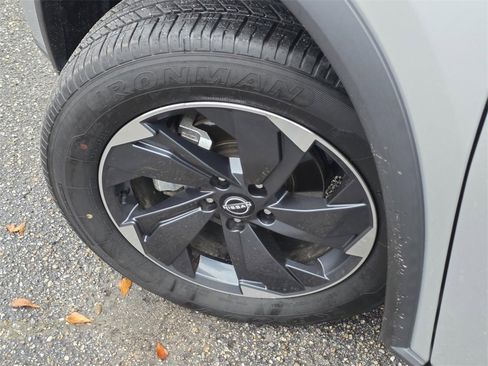 Used 2024 Nissan Rogue SV image 34