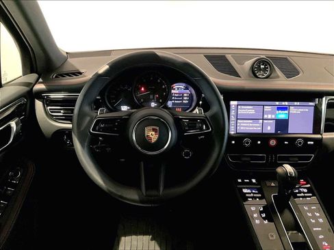 Used 2025 Porsche Macan image 16