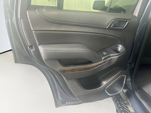 Used 2020 Chevrolet Tahoe LT w/ Luxury Package image 27