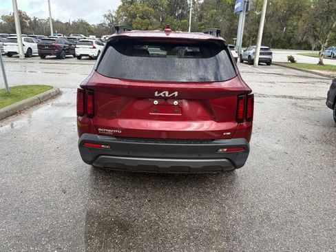 Used 2023 Kia Sorento S image 8