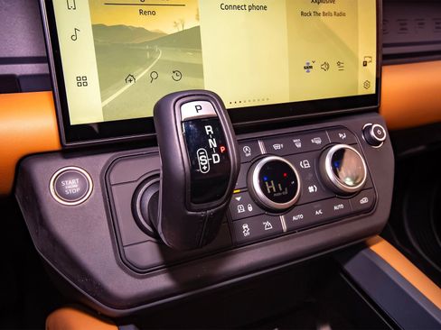 New 2026 Land Rover Defender 130 X-Dynamic SE image 27