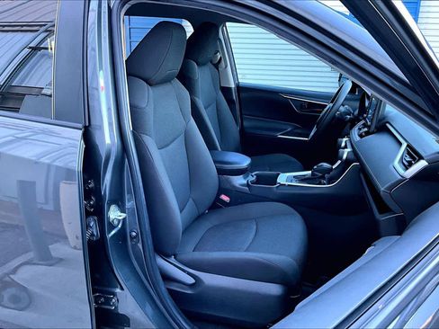 Used 2022 Toyota RAV4 LE image 8