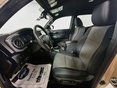 Certified 2020 Toyota Tacoma TRD Off-Road AWD/4WD image 21