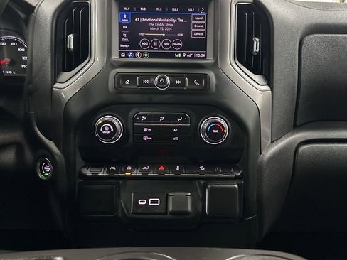 Used 2022 Chevrolet Silverado 1500 Custom Trail Boss AWD/4WD image 23