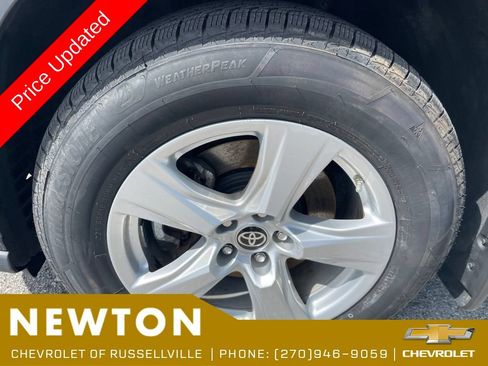 Used 2022 Toyota Highlander LE AWD/4WD image 46