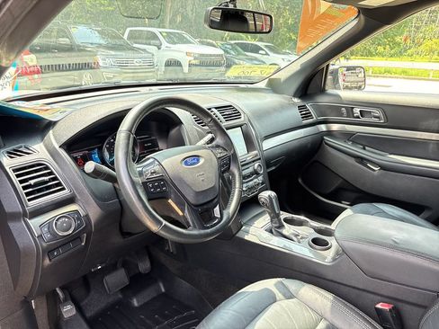 Used 2018 Ford Explorer XLT w/ Equipment Group 202A FWD image 6