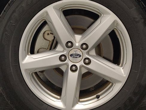 Used 2018 Ford Explorer XLT image 31