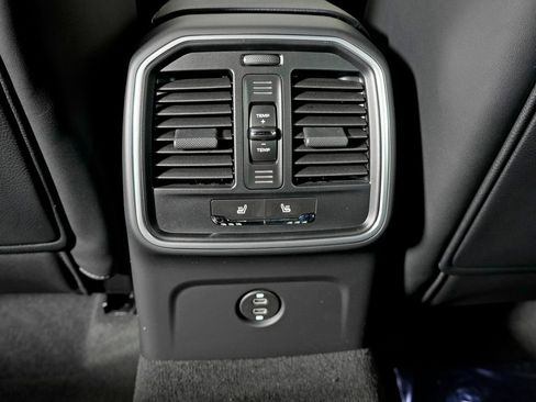 Certified 2026 Porsche Macan AWD/4WD image 33