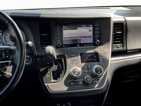 Certified 2020 Toyota Sienna SE Premium image 6