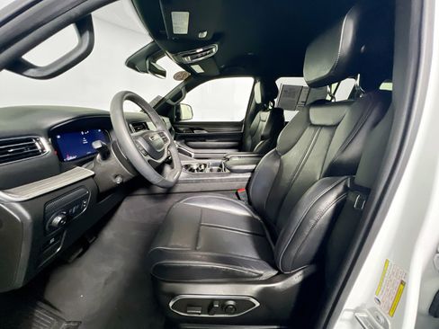 Used 2024 Jeep Wagoneer L Series II w/ Flexible Seating Group image 14