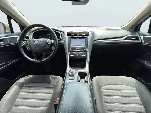 Used 2019 Ford Fusion SE FWD image 8