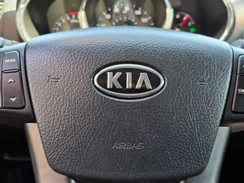 Used 2013 Kia Sorento LX w/ Third Row Pkg image 36