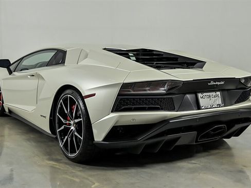 Used 2017 Lamborghini Aventador S AWD/4WD image 7
